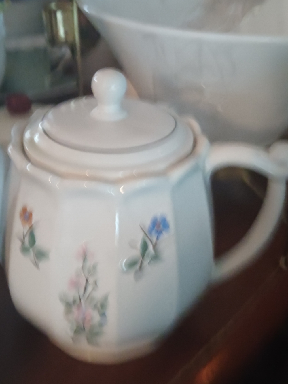 Classic White Floral Ceramic Teapot with Lid - Elegant Home Tea Server